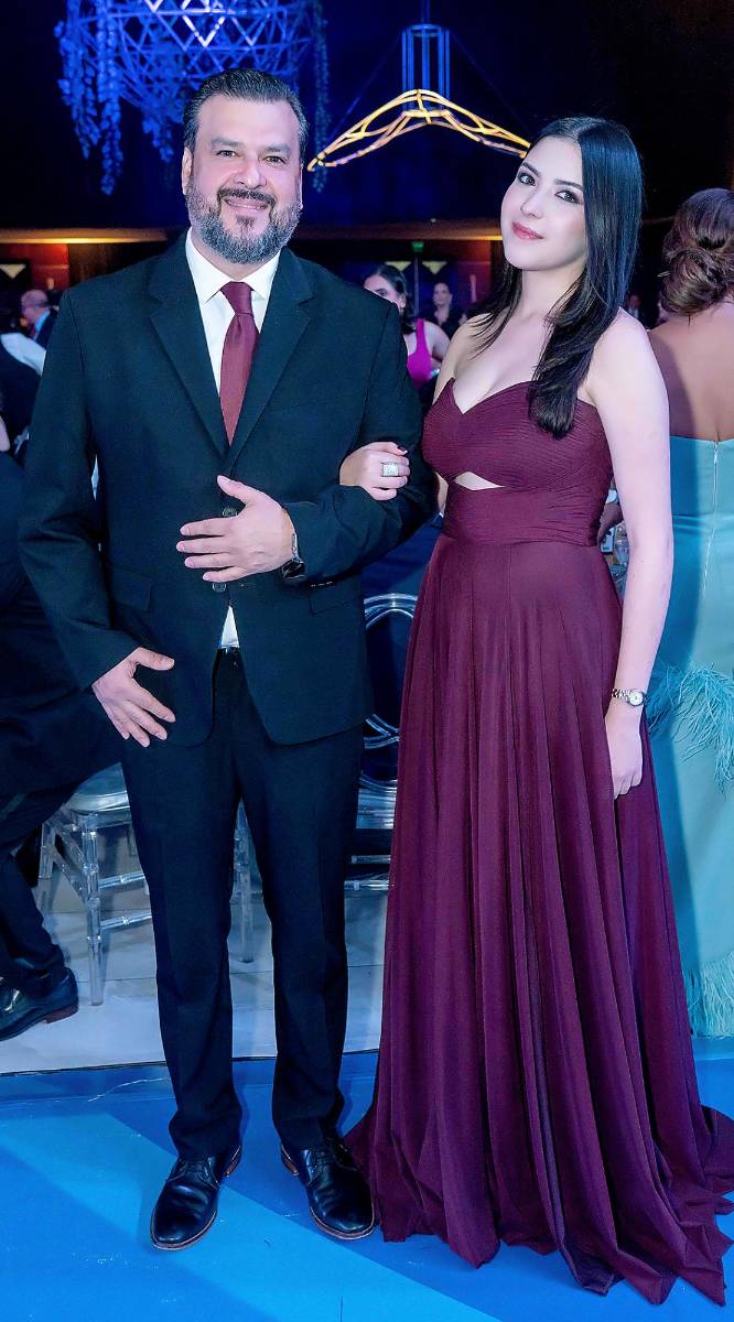 Desfile de Padres e Hijos en la gala de graduación de la Escuela Internacional Sampedrana 2026