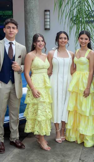 Radiantes y entusiasmados por compartir uno de los encuentros que marcan la recta final de su etapa colegial, los 58 seniors de la generación 2026 de la Santa María del Valle se reunieron en el salón Encuentros del Hotel Copantl &amp; Convention Center para disfrutar de un desayuno buffet. En la foto: Geovanny Michelen, Natalie Romero, Fabiana Cano, Mía Cruz Kury y Francisco Fajardo.