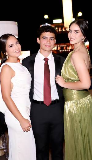 Los seniors 2026 de Macris School vivieron una velada especial durante su senior dinner. Entre risas, fotografías y buenos momentos, los estudiantes celebraron juntos una de las últimas actividades antes de cerrar su año escolar.