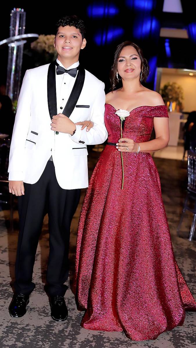 Wilmer Armando Fuentes con su madre Orfilia Aguilera 