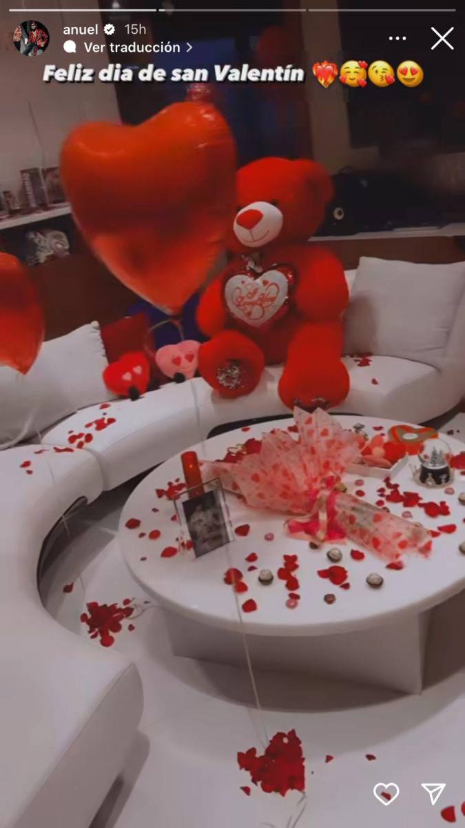 Anuel AA sorprendió a su novia Laury Saavedra con detalles encantadores.