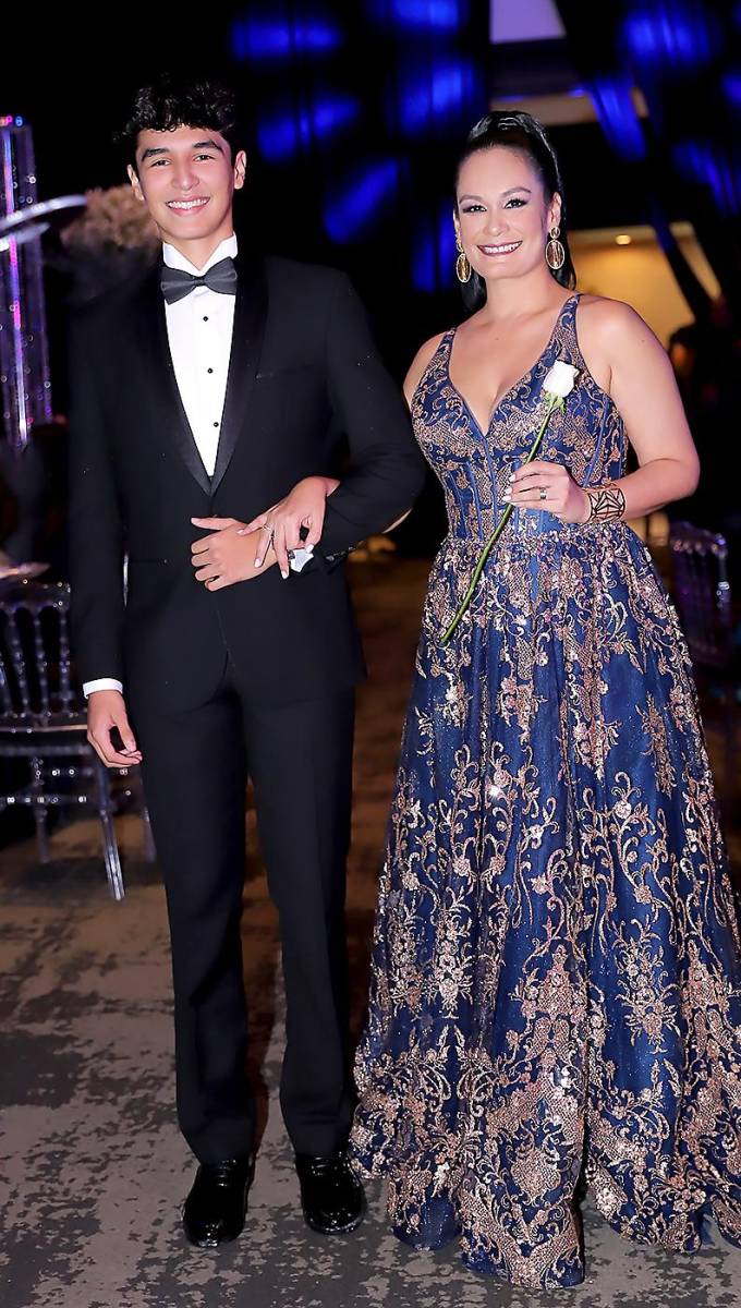 Yael Fernando Sierra con su madre Elizabeth Callejas