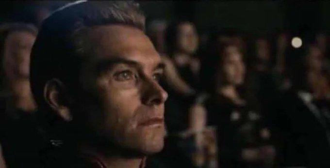 “Yo, viendo cómo Zoe Saldaña gana el Oscar a Mejor Actriz de Reparto por su actuación en Emilia Pérez.”