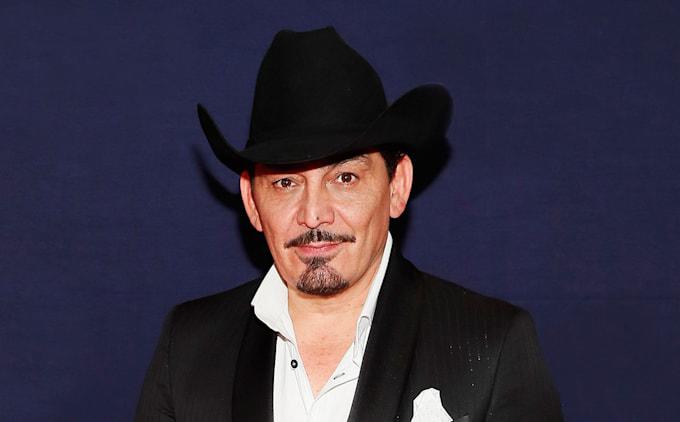 El primogénito del cantante regional sufrió un terrible accidente de automóvil en 1997, del cual él salió con vida.