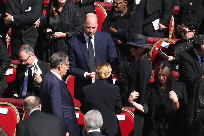 Entre los asistentes se encontraban líderes como Xiomara Castro, Donald Trump, Emmanuel Macron, Volodymyr Zelensky, el príncipe William y los reyes de España, Felipe VI y Letizia.