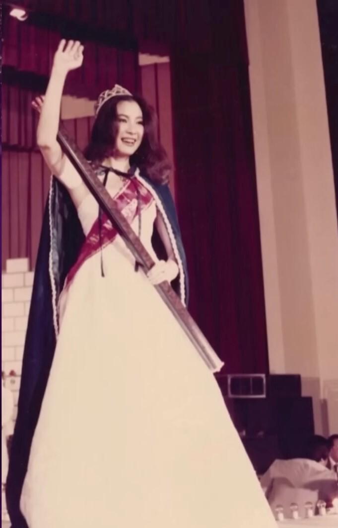 Fue considerada en 1997 entre las 50 mujeres más bellas del planeta. En 1983 obtuvo su título de Miss Malasia y Miss Momba en Melbourne en 1980.