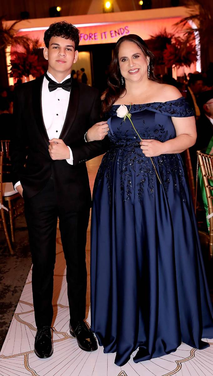 Juan Villarreal y su madre Ana Murillo. 