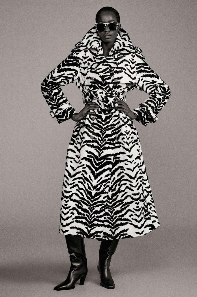 Gabardinas y chaquetas safari fueron parte de la colección