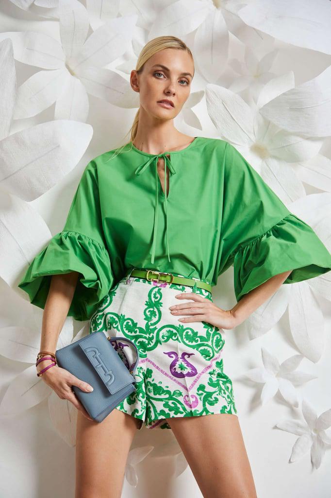 Camisa de línea oversize en popelín de algodón con manga al codo fruncida y abullonada. 