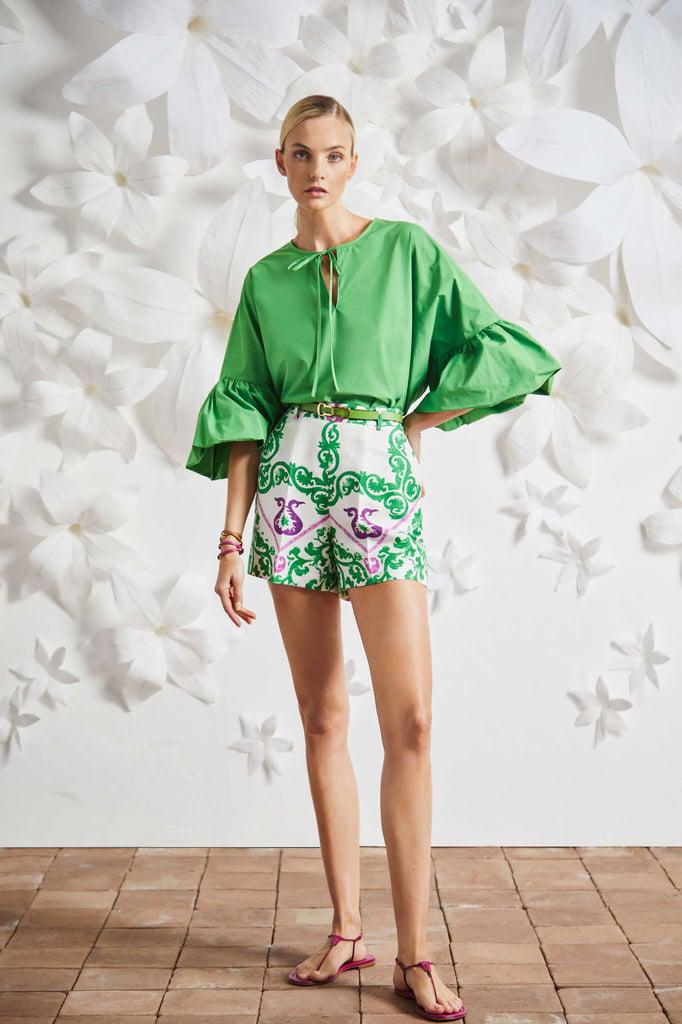 Short de línea evasé en mezcla de seda y lino con estampado floral Garden de azulejos multicolor personalizado con las iniciales de Carolina 