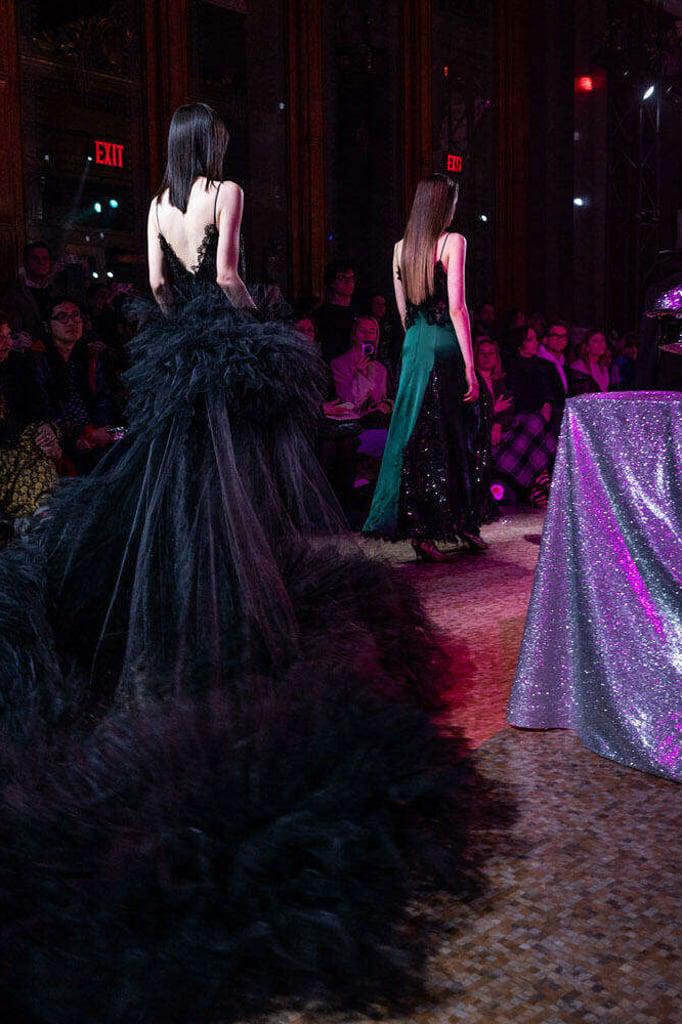 Brillo y glamour en la pasarela Otoño-Invierno 2023 de Rodarte