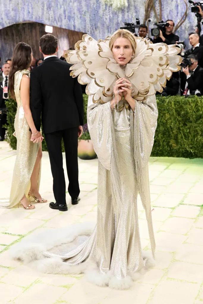 Dree Hemingway con un look de Robert Wun.