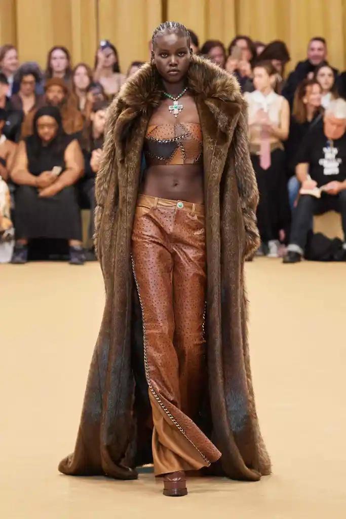 Trajes de pantalón de cuero magistralmente elegante