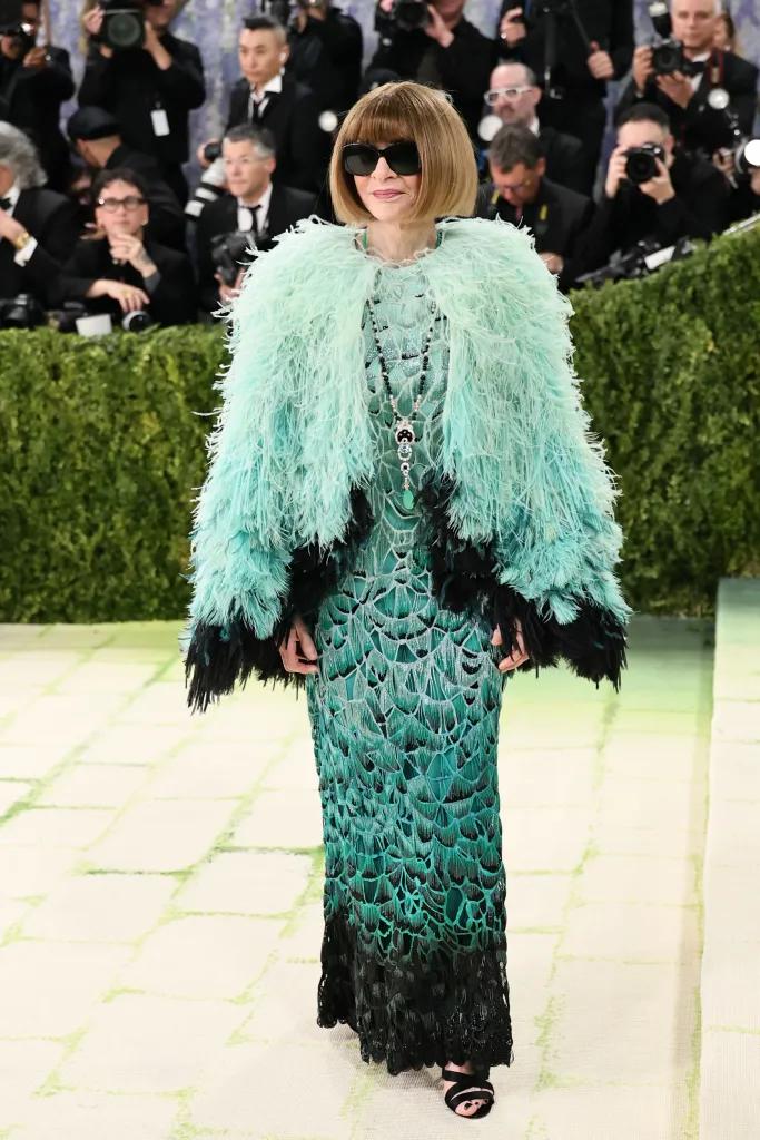 Anna Wintour usando Chanel.