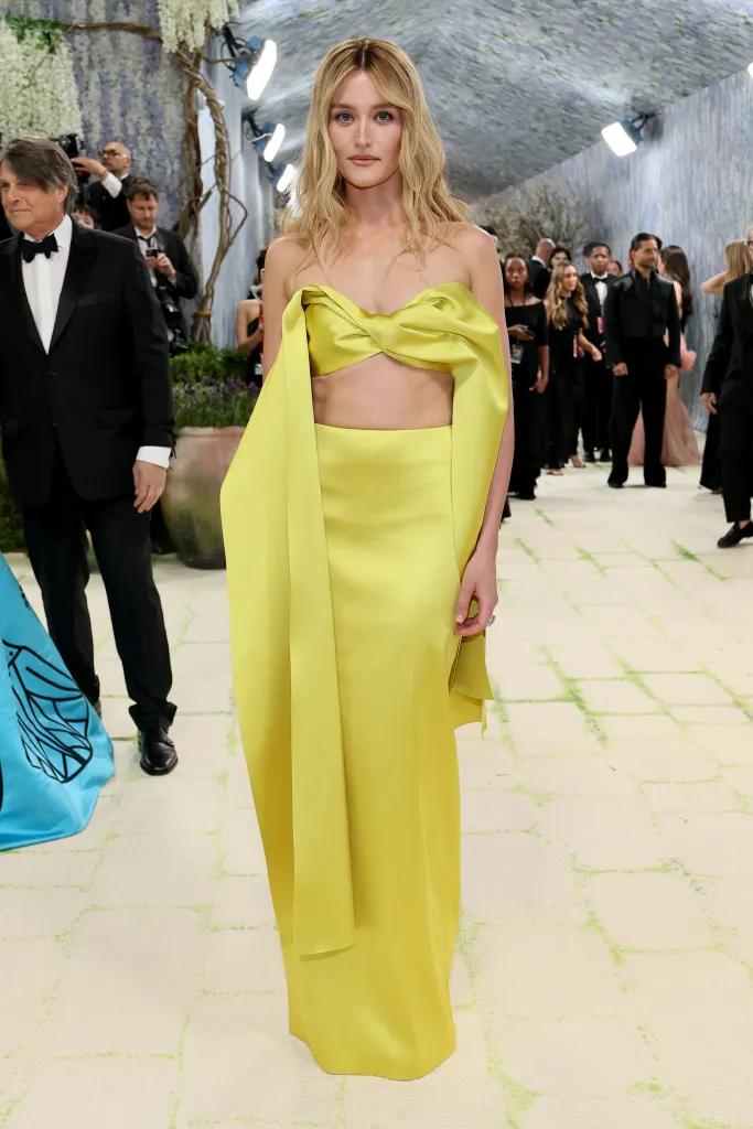 Sarah Pidgeon con un look de Loewe.