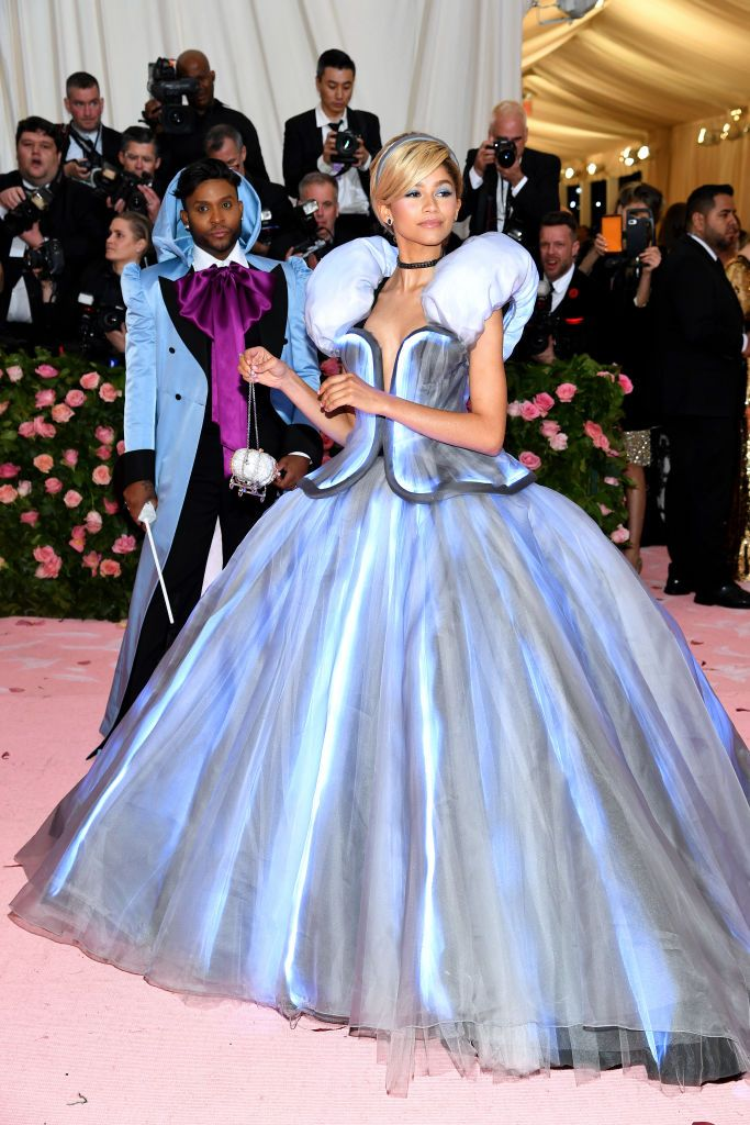 ZendayaLamentablemente, la actriz no pudo asistir a la Gran Alfombra por su ajustada agenda. Zendaya se encuentra trabajando en múltiples proyectos, como “Dune: PART”, “EUPHORIA: PART 3” y una nueva producción, “Challengers”.