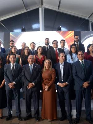 Empresas hondureñas invierten en el futuro: HonduFuturo beca a 32 jóvenes para estudios de posgrado en el exterior