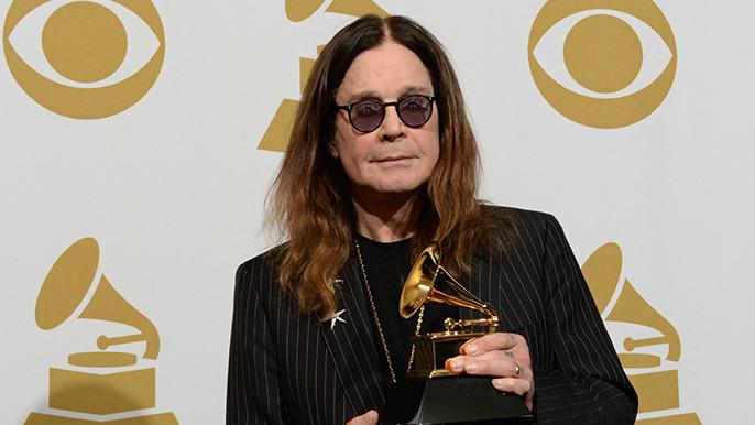Ganador de premios Grammy, incluido en el Rock &amp; Roll Hall of Fame, y con una estrella en el Paseo de la Fama de Hollywood, Ozzy es una figura inmortal de la música.