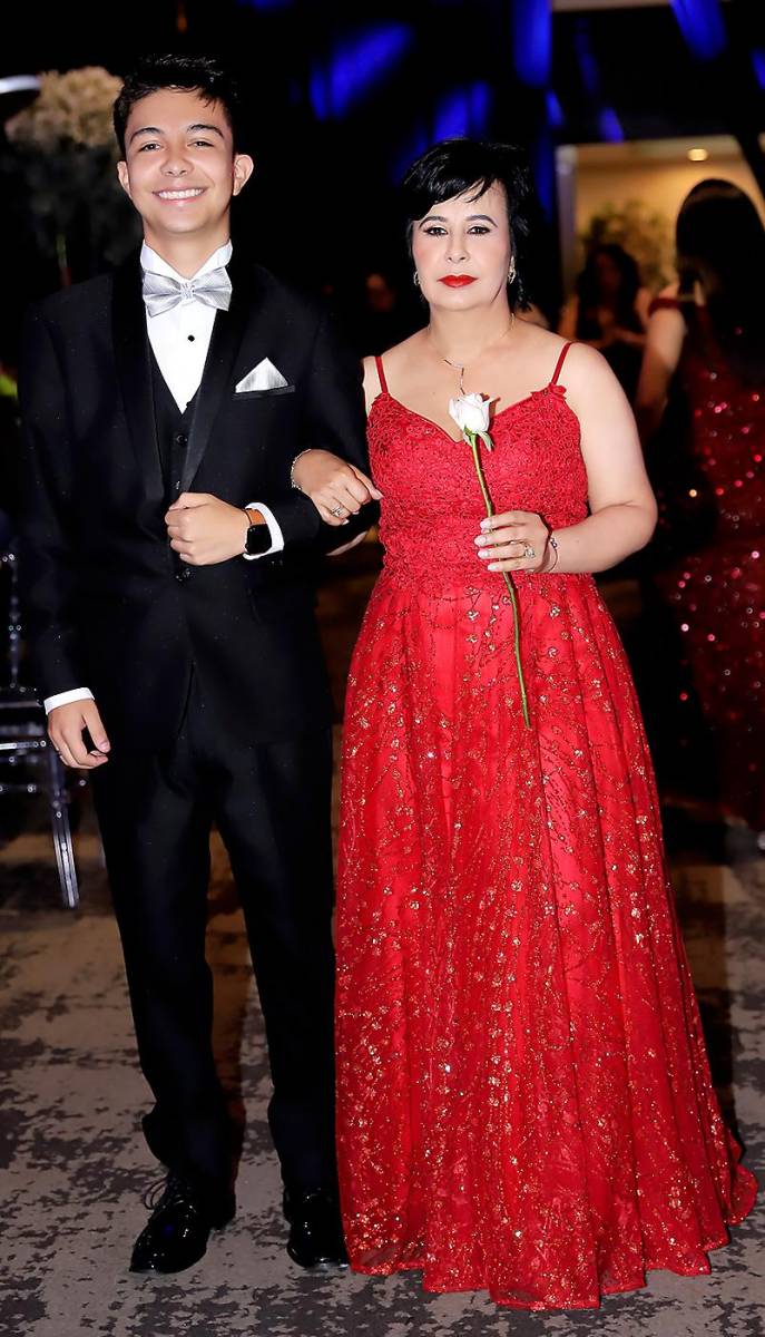 Renán Mairena Valladares con su madre Olga Valladares