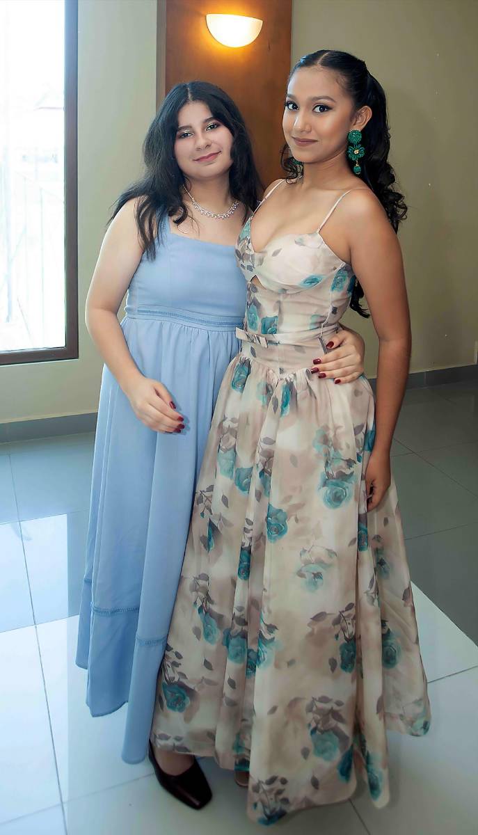 Claudia Martínez y Sara Laínez.