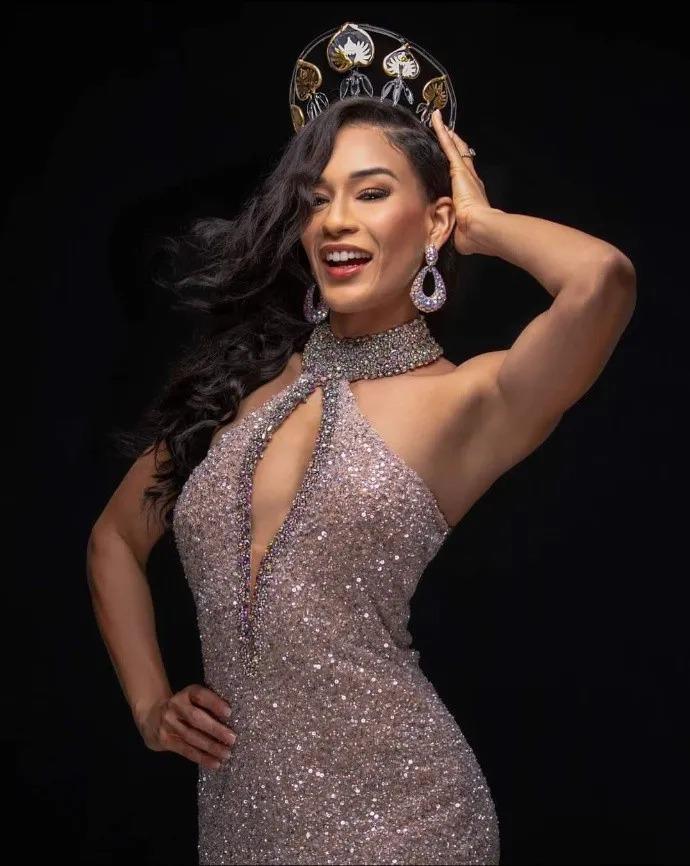 Halima Hoy, de 29 años, entrenadora personal y estudiante de kinesiología, fue coronada como Miss Belice. En la historia de Miss Universo, ninguna representante de Belice ha ganado el certamen, y solo una, Sarita Diana Acosta, ha logrado clasificar como semifinalista en el año 1979.