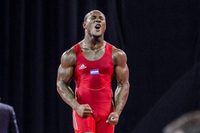 <b>Kevin Mejía</b> se convirtió en el primer atleta hondureño en clasificar a los Juegos Olímpicos de París 2024, esto días después de haber logrado ganar el oro en los Panamericanos en febrero de este año. Representará a Honduras en lucha grecorromana.