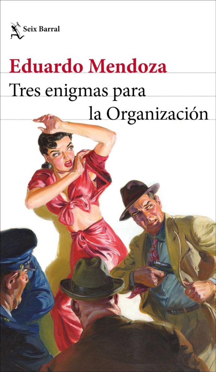 Un año con libro nuevo de Eduardo Mendoza, el autor catalán vuelve a la comedia detectivesca con “Tres enigmas para la Organización”, novela que transcurre en Barcelona de 2022 y que tiene como protagonistas a los miembros de una organización gubernamental secreta que deben enfrentarse a tres casos: la aparición de un cadáver en un hotel de las Ramblas, la desaparición de un británico millonario en su yate y las sospechosas finanzas de una compañía de conservas.