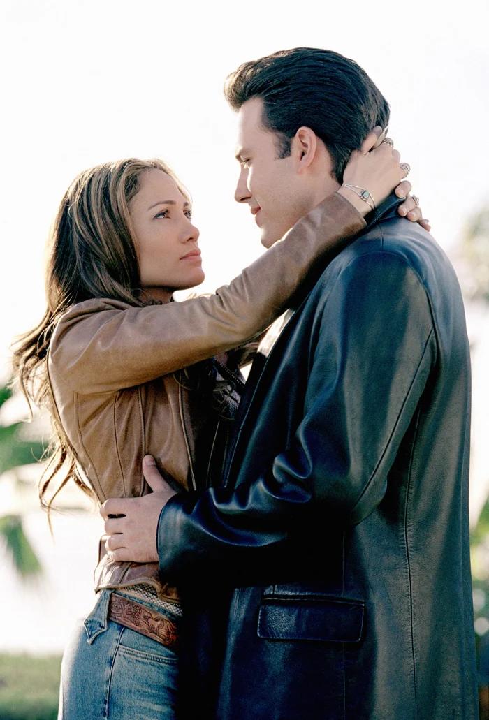 El inicio: 2022.Estos tortolitos se conocieron en el set de grabación de “Gigli”, y aunque esta película fue un rotundo fracaso, de ella nació la química entre los actores. Jennifer en ese momento estaba casada con Criss Judd, por lo que les fue imposible tener una relación.