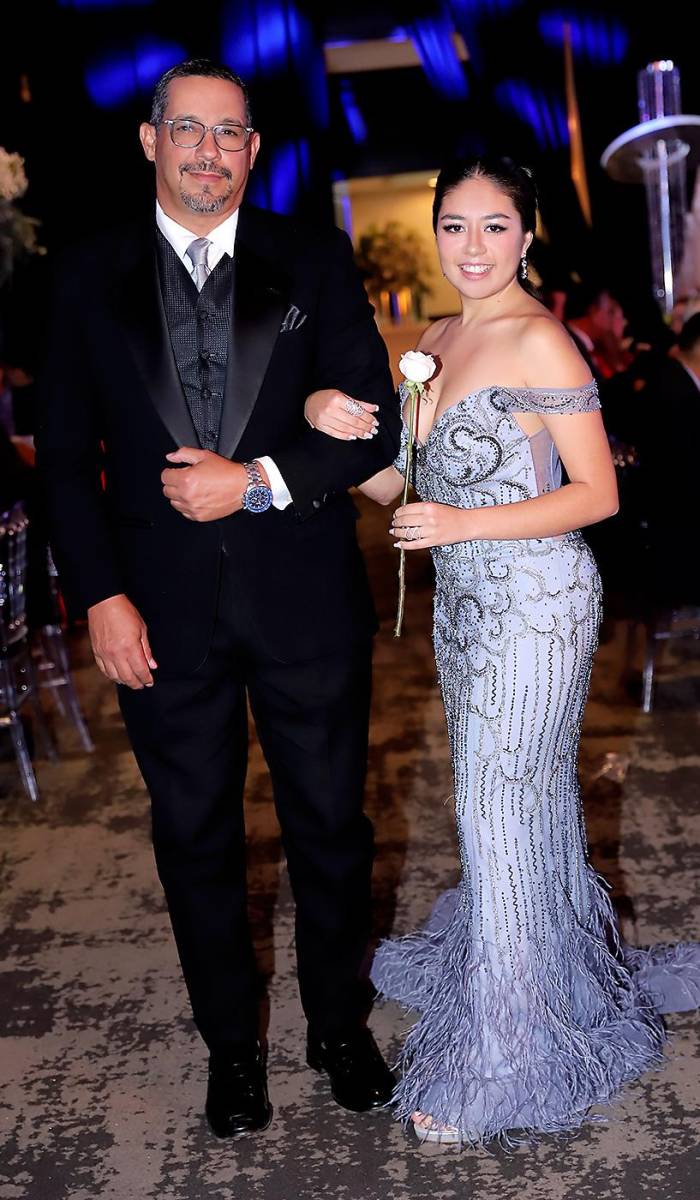 Carlos Manuel García con su hija Daphne Mary