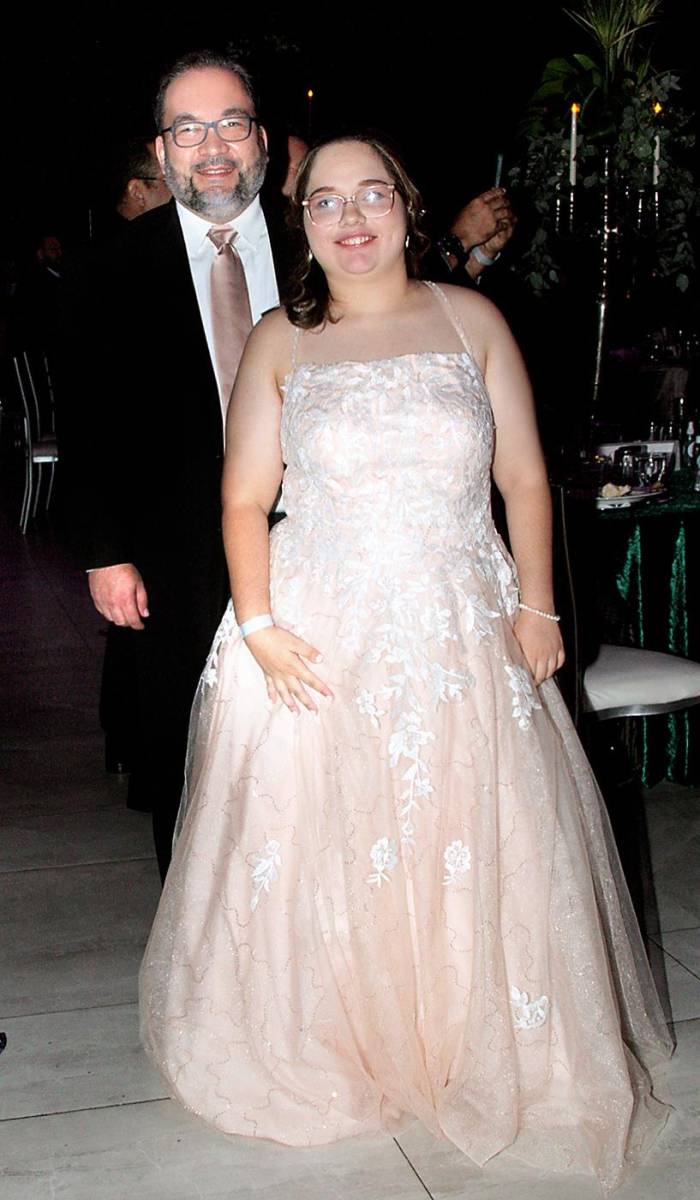 Jacobo y Maya Lucia Zavala.