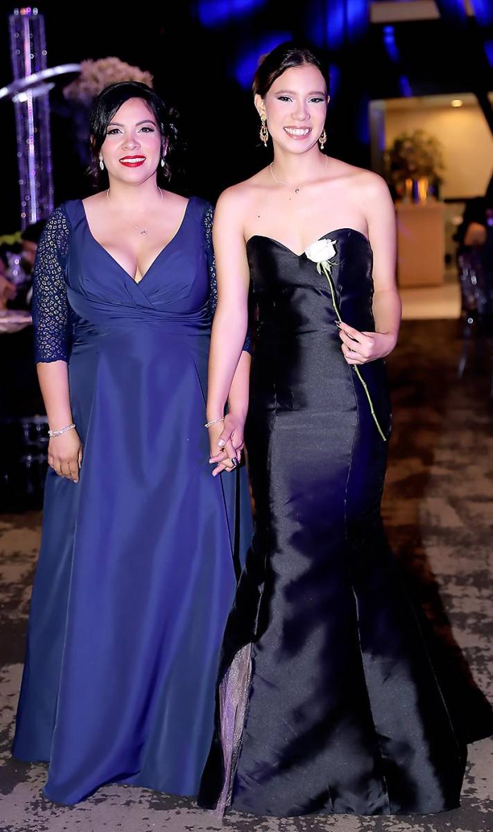 Angeli Rosalía Carbajal con su madre Adriana Villalta