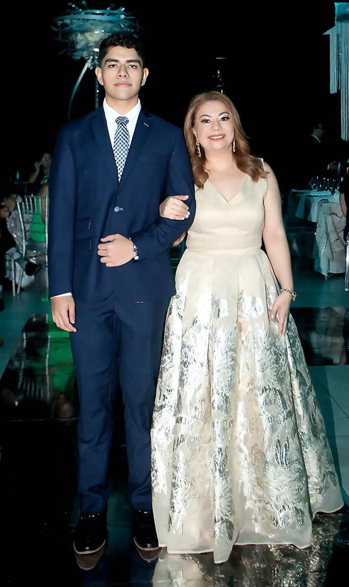 David Medina y su madre Leticia Medina.