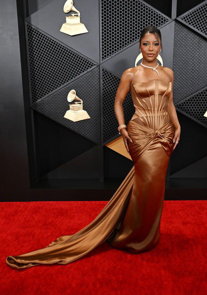 Victoria Monet en Atelier Versace, con diamantes de Bvlgari.