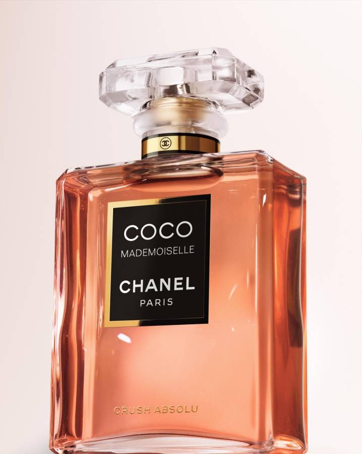 Coco Mademoiselle Crush Absolu es una afirmación del yo. Esta fragancia ofrece una experiencia profundamente personal que solo existe cuando se lleva puesta. Me gusta imaginar que acompaña a la mujer que la usa. No se trata de conformarse, sino de revelarse, de sorprenderse a sí misma, Olivier Polge, perfumista de Chanel