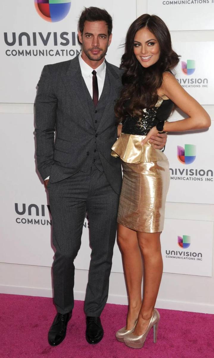 En 2013, protagonizó la telenovela “La Tempestad”, junto a Ximena Navarrete. En aquel entonces y como ya había pasado con sus anteriores protagonistas se dijo que había algo más que una relación laboral. Pero eso eran solo rumores. Según, William y Elizabeth se separaron en 2014, pero a finales de 2015 regresaron e incluso se fueron de vacaciones con sus hijos.