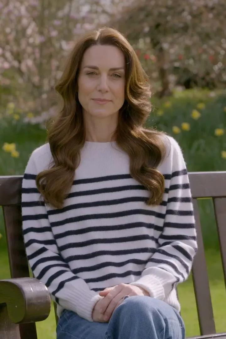 Recientemente, el mundo se estremeció ante la noticia de que la Princesa de Gales, Kate Middleton, está enfrentando un tratamiento de quimioterapia preventiva después de que se le diagnosticara cáncer. Aunque ni Middleton ni la casa real han confirmado la gravedad ni el tipo de cáncer, la solidaridad mundial ha sido abrumadora hacia una de las figuras más populares de la monarquía.