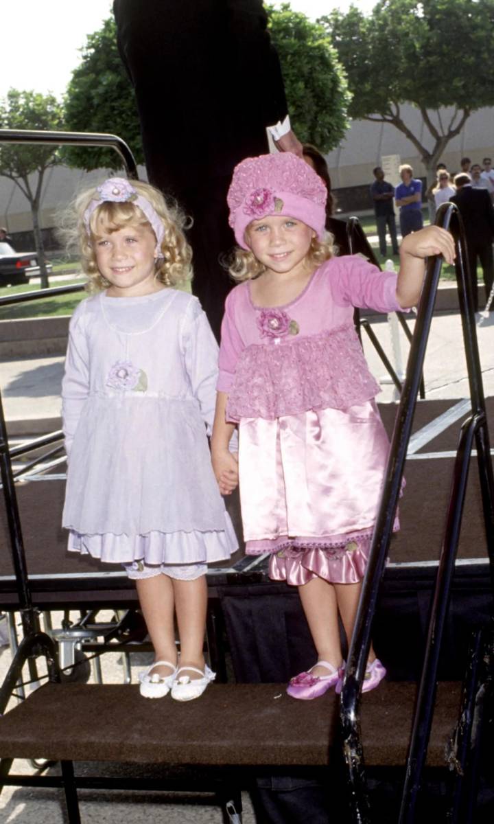 Mary-Kate y Ashley Olsen en los Premios Emmy 1991.