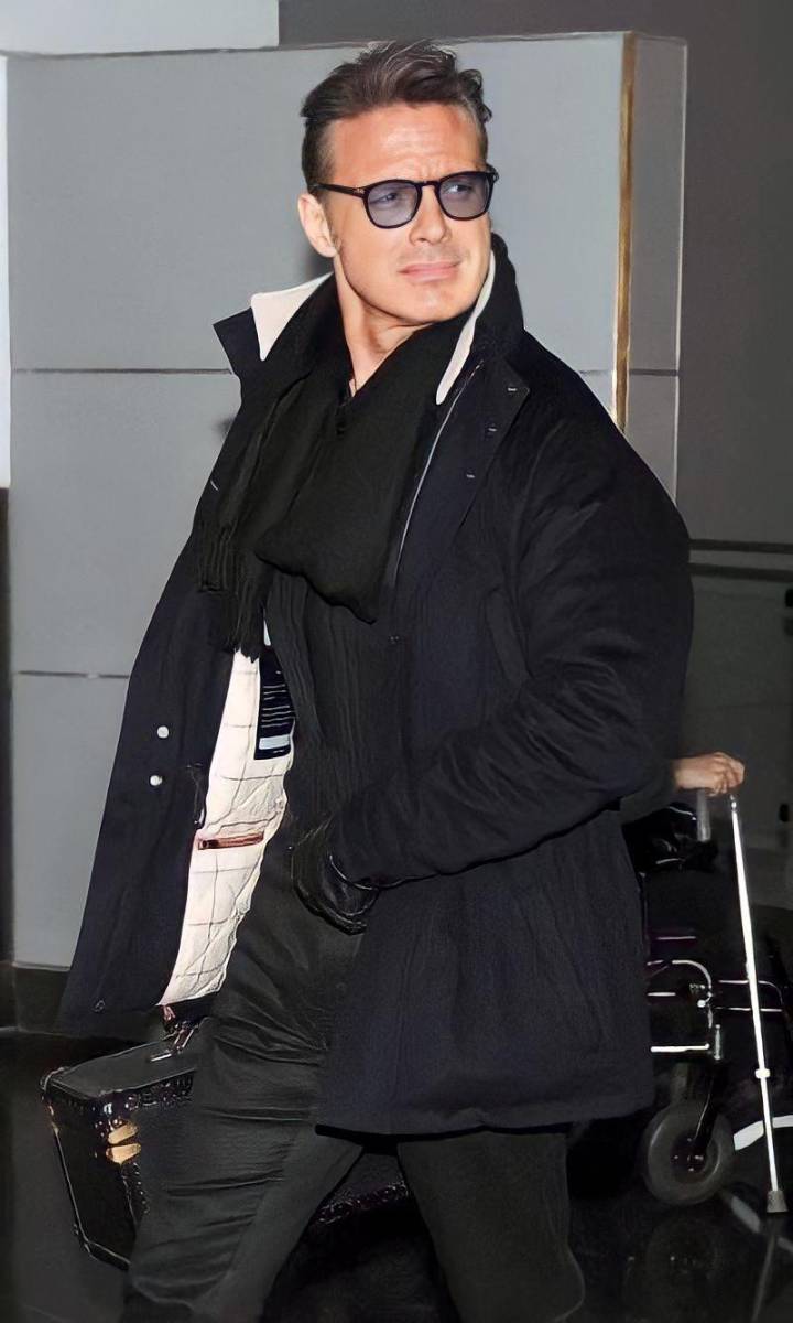 Luis Miguel hizo su aparición en los ultimo días, con un rostro mas rejuvenecido, anunciando una importante gira para el 2023