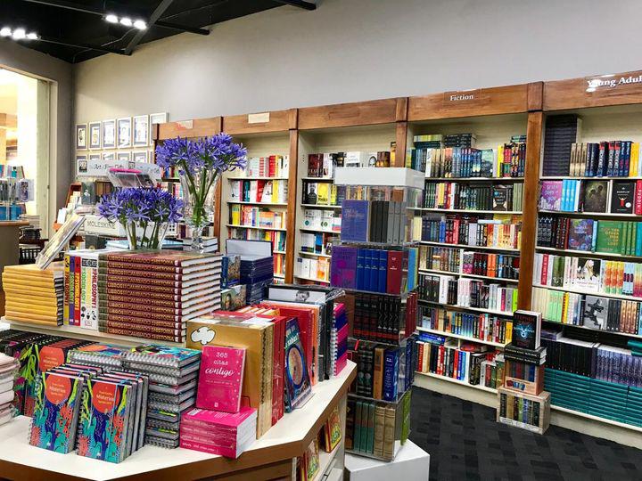 <b>Metromedia</b>Desde 1996, Metromedia en Tegucigalpa ha sido un referente para los lectores hondureños, con 28 años ofreciendo un amplio catálogo de libros en español e inglés. Su trayectoria la convierte en una parada obligatoria para quienes buscan títulos variados, desde clásicos de la literatura hasta las novedades. 