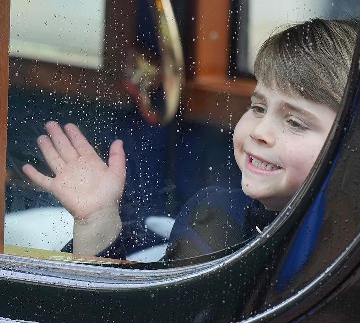 Las adorables expresiones del príncipe Louis durante la coronación del rey Carlos III