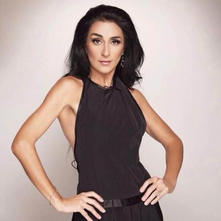 <i><b>Bárbara Torres</b></i>Más conocida como Exelsa en “La Familia Peluche”, la actriz argentina de comedia se une al cast de “La Casa de los Famosos: México”.