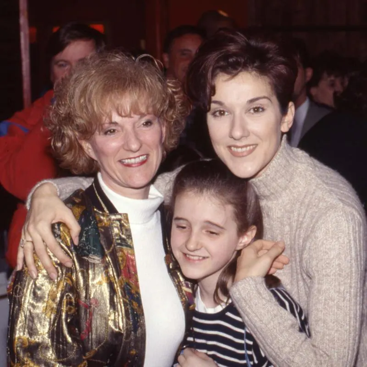 Recientemente, Claudette Dion, hermana de la destacada intérprete de ‘My Heart Will Go On’, compartió detalles sobre el estado de salud de la artista en una entrevista concedida al programa francés 7 Jours:<i>“Hay algunos que han perdido la esperanza porque es una enfermedad que no se conoce, trabaja duro, pero ha perdido el control de sus músculos”.</i>