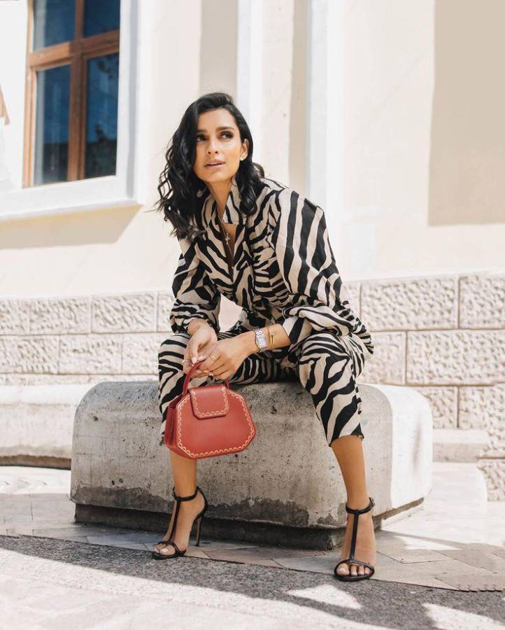Me encantaría vestir a Atenas Hernández , por su elegancia auténtica y moderna, su compromiso con el diseño latinoamericano y su inspirador mensaje de liderazgo femenino, lo que la convierte en un ícono único de estilo con propósito.
