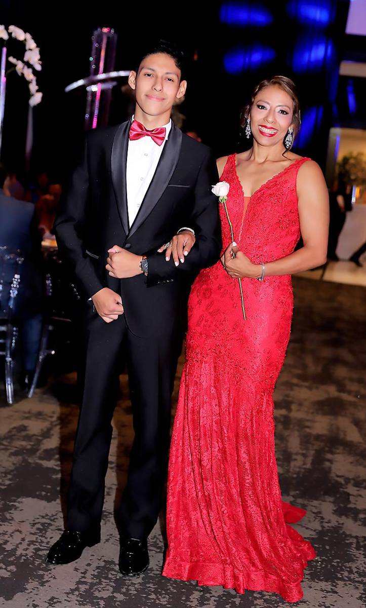 Wilfredo Castro con su madre Xochitl Zúñiga