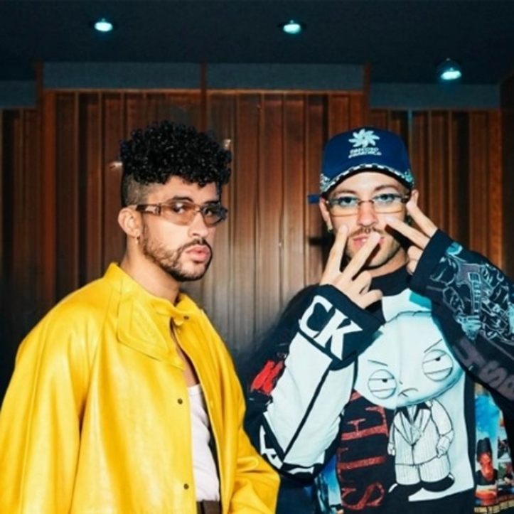 En “Perro Negro”, finalmente se desatan los vibrantes ritmos de reggaetón. En esta canción, Bad Bunny y Feid nos sumergen en una intensa noche de fiesta, que se interrumpe con una pausa de 11 segundos titulada “Europa :(“ antes de dar paso a “Acho PR”. En esta última, el inigualable ‘conejo malo’ comparte el micrófono con auténticas leyendas del reggaetón como Arcángel, De La Ghetto y Ñengo Flow.