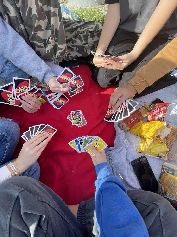 <b>Tarde de juegos de mesa.</b> Si les gustan los retos, organicen una tarde de juegos de mesa. Desde los clásicos como Uno, Monopoly y Jenga hasta opciones más modernas, esta actividad promete risas, competencia y una buena dosis de adrenalina.