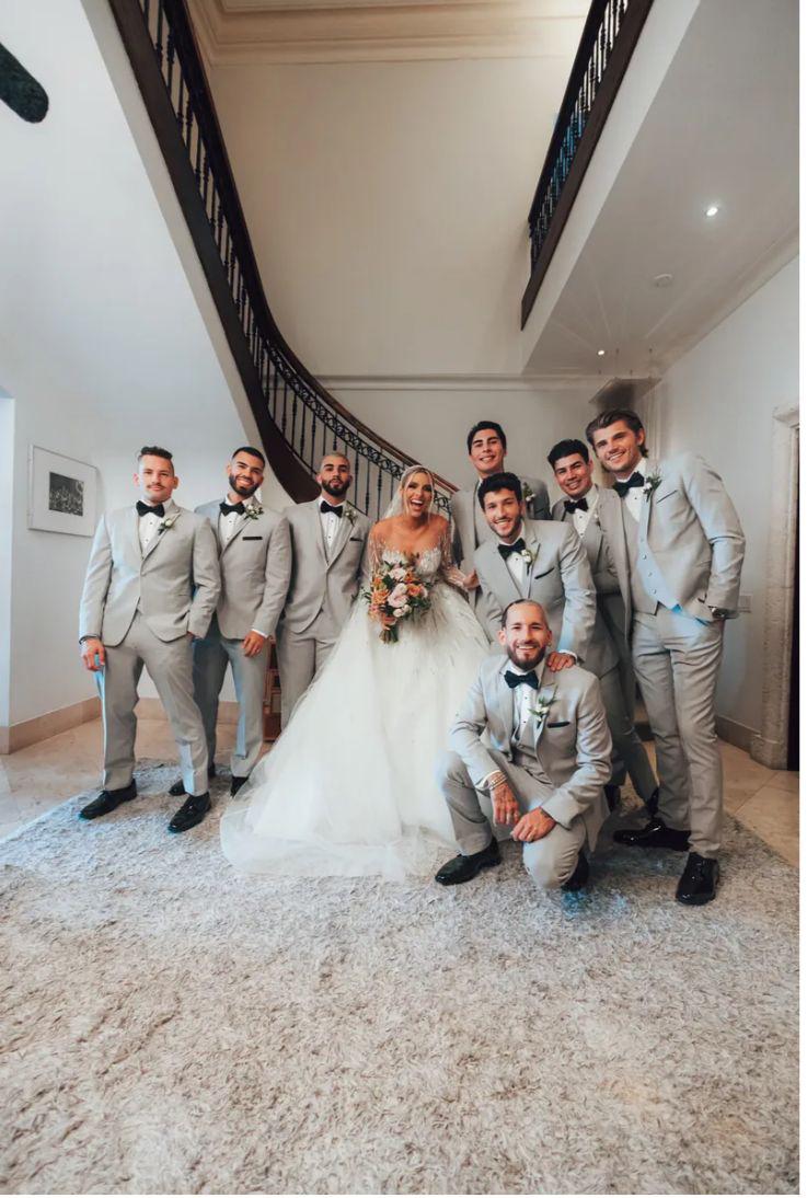 Lele Pons compartiendo con los best men de su boda.