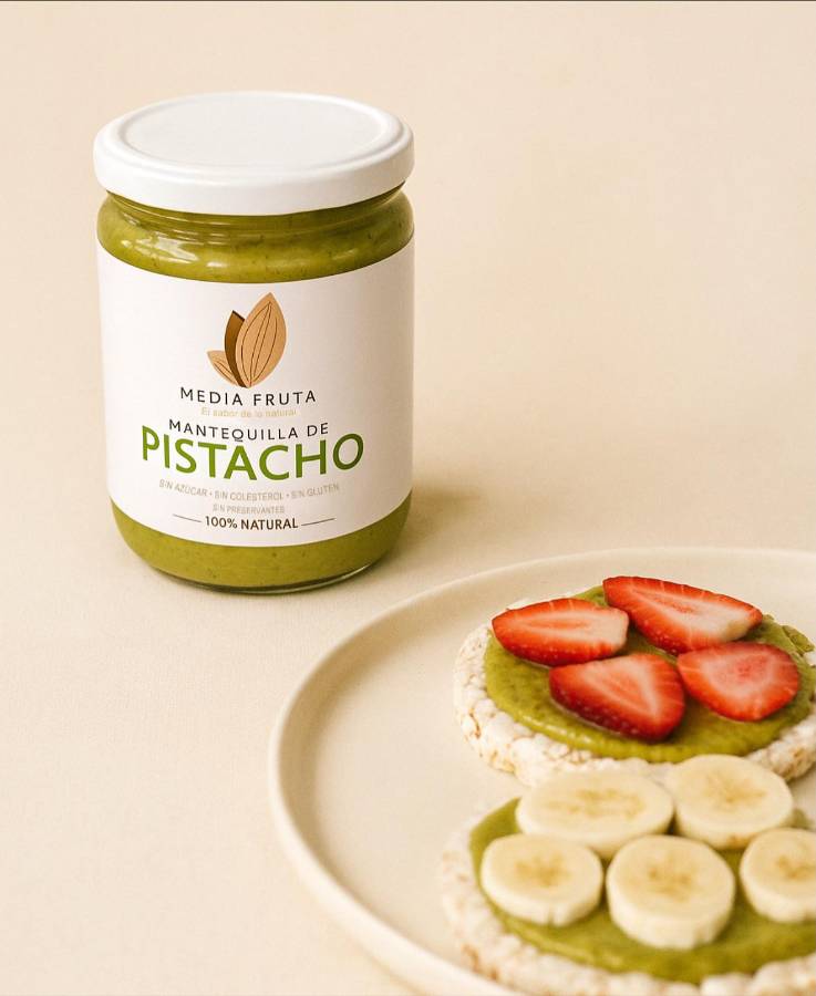 La mantequilla pistacho es la favorita. Su sabor exótico crea el balance perfecto entre lo dulce y lo salado además de los múltiples beneficios del pistacho siendo un potencial antioxidante.