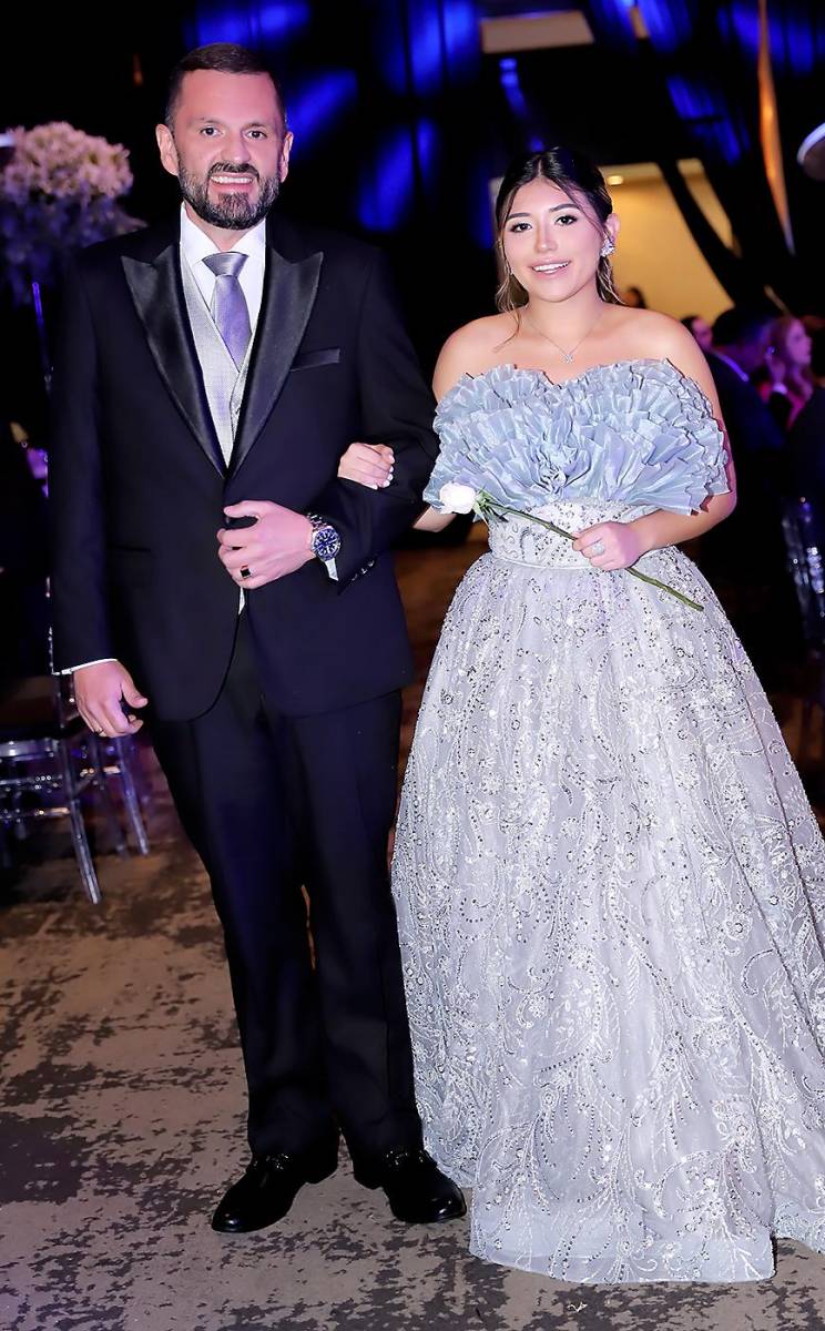 Álvaro Ramírez con su hija Carola María Ramírez Rodríguez 