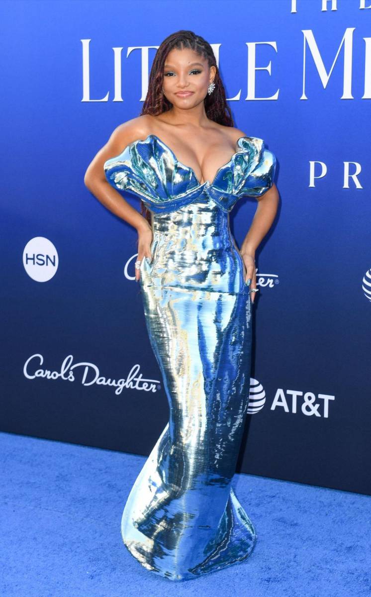 Halle Bailey, quien interpreta a Ariel. ¿Te gusta su vestido de Valdrin Sahiti?
